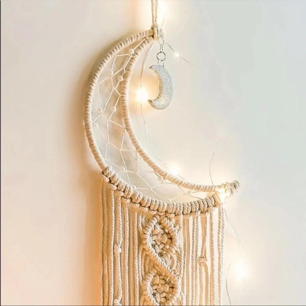 Trendy Moon Shaped Tassel Wall Decor - Picture 3 of 4